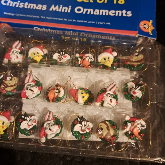 Holiday Snoopy & Tweety Fun Plus 20 inch Snoopy Plus Looney Tunes Ornaments - Picture 3 of 7